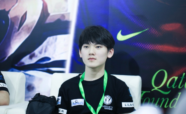 麻将你是不是在裸奔（打麻将，你是不是在赤膊上阵？）