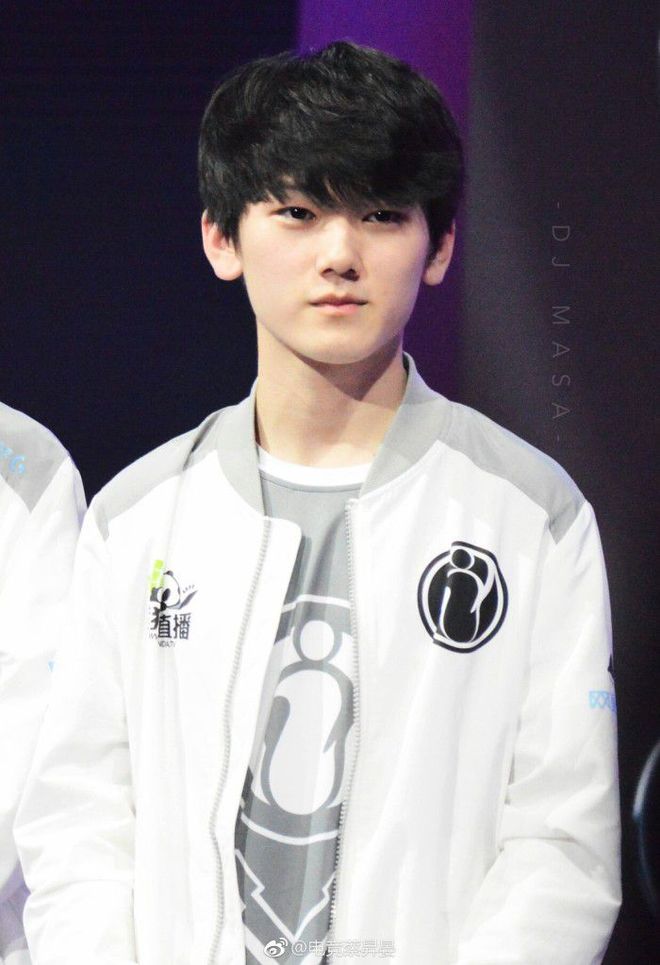 【lpl战报】RNG 2-0 TES：虎大将军宝刀未老 斩获二连MVP