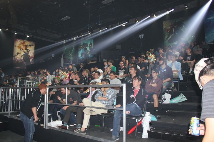 JackeyLove ：对面AD英雄池顺手的只有这几只 这版本不太厉害 没做特别针对